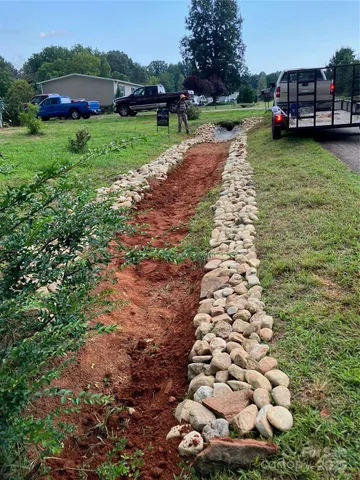 a view of a yard with cars parked