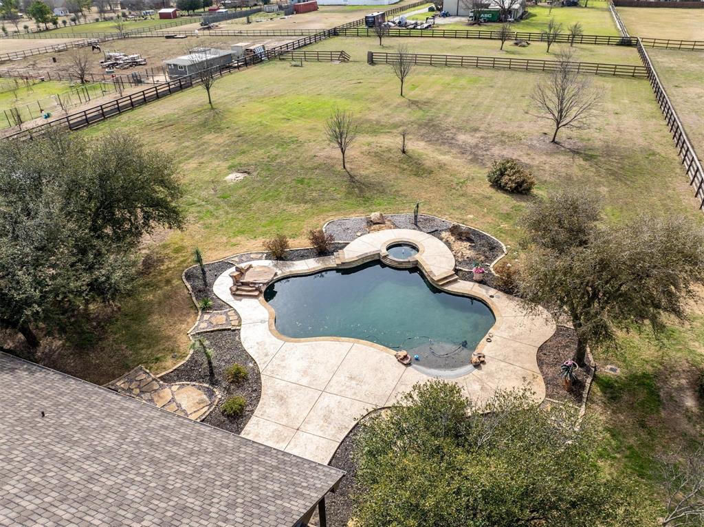 6210 Deer Run Road Sanger, TX 76266 - Photo 33 of 40 a view of a backyard of a house