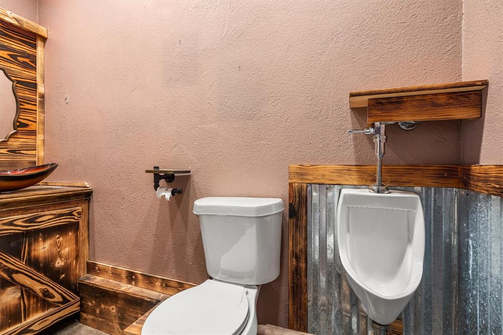 6210 Deer Run Road Sanger, TX 76266 - Photo 38 of 40 a bathroom with a toilet a sink and a mirror