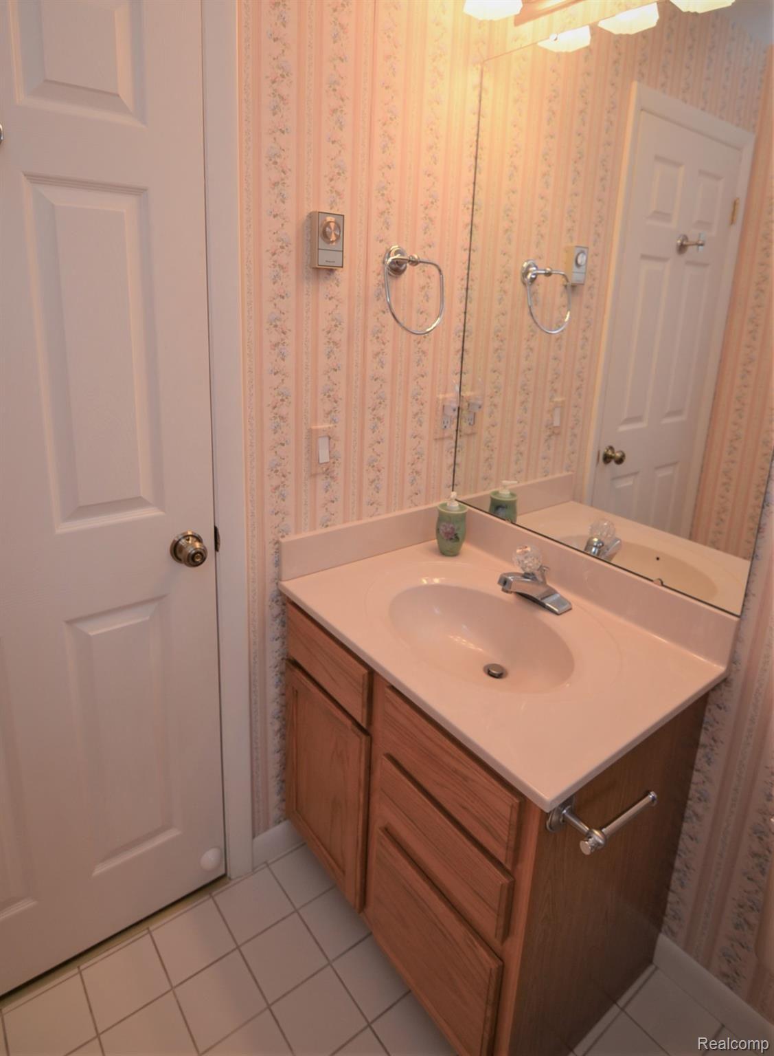 1470 East Rattalee Lake Road Holly, MI 48442 - Photo 9 of 19 PRISTINE BATHS