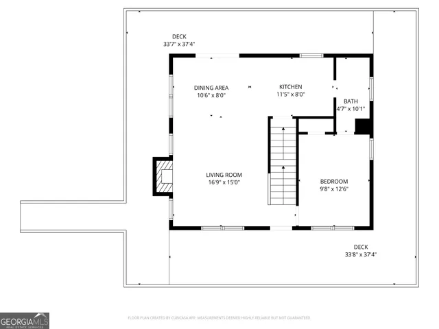 a view of entryway with a yard