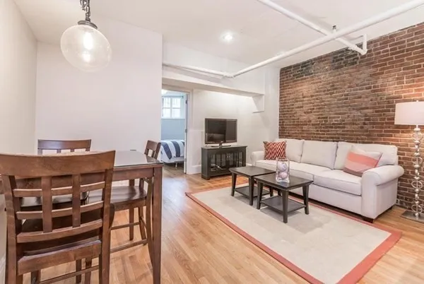 $2,800 | 394 Marlborough Street, Unit 1, Boston, MA 02115