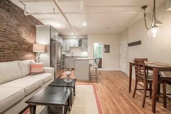 $2,800 | 394 Marlborough Street, Unit 1, Boston, MA 02115