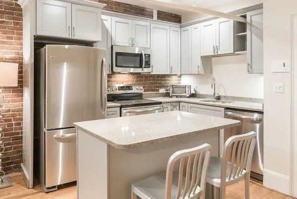 $2,800 | 394 Marlborough Street, Unit 1, Boston, MA 02115