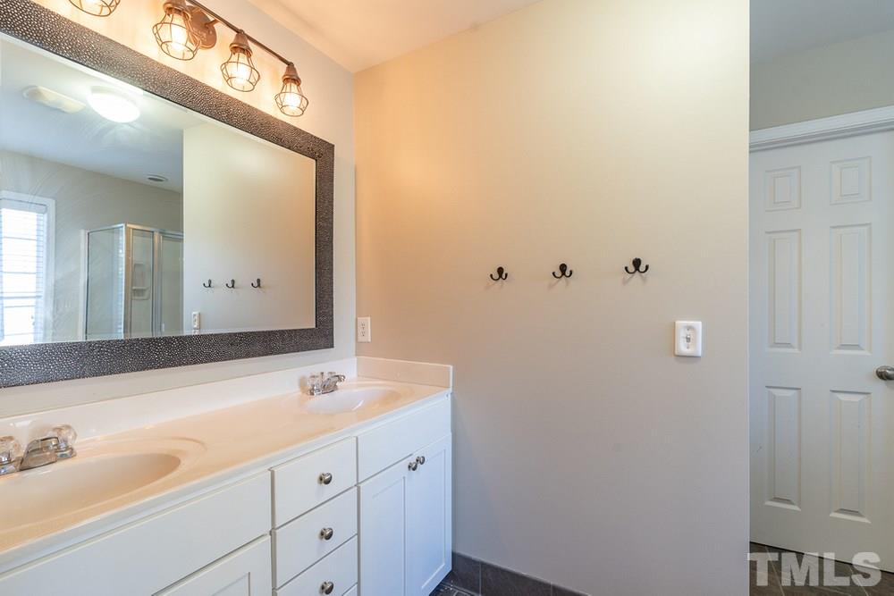 2944 Settle In Lane Raleigh, NC 27614 - Photo 17 of 30 Primary Bathroom