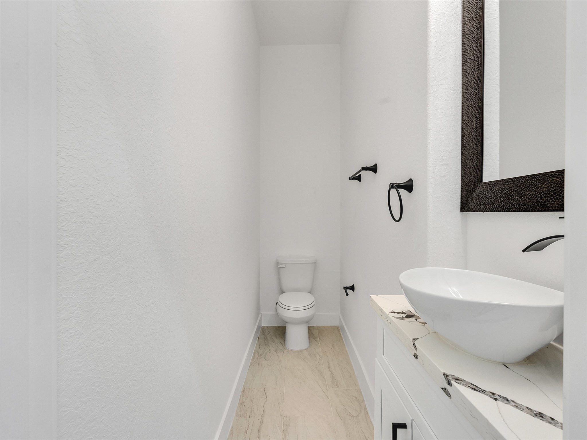6014 Grace Lane, Unit A/B Houston, TX 77021 - Photo 14 of 36 a bathroom with a toilet a sink and mirror