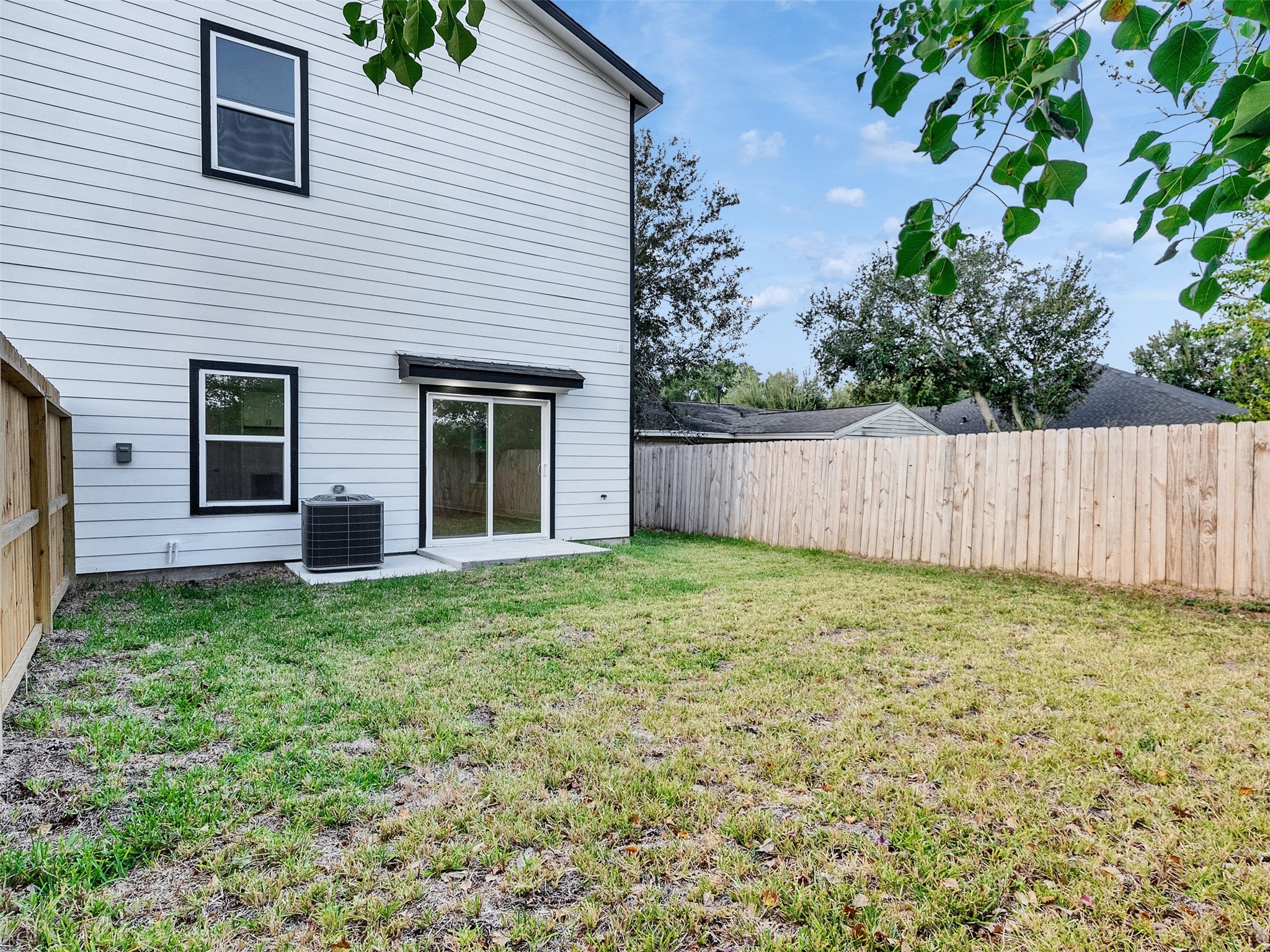 6014 Grace Lane, Unit A/B Houston, TX 77021 - Photo 36 of 36 a view of a backyard