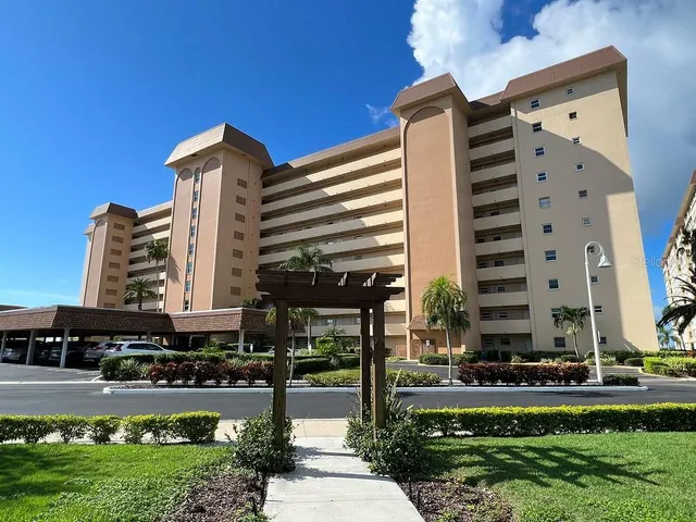 $3,100 | 5108 Brittany Drive South, Unit 405, St. Petersburg, FL 33715