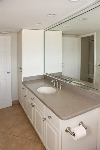 $3,100 | 5108 Brittany Drive South, Unit 405, St. Petersburg, FL 33715