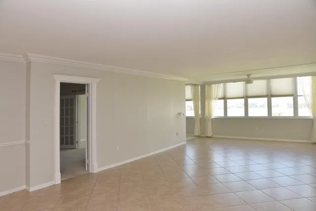 $3,100 | 5108 Brittany Drive South, Unit 405, St. Petersburg, FL 33715