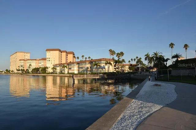 $3,100 | 5108 Brittany Drive South, Unit 405, St. Petersburg, FL 33715