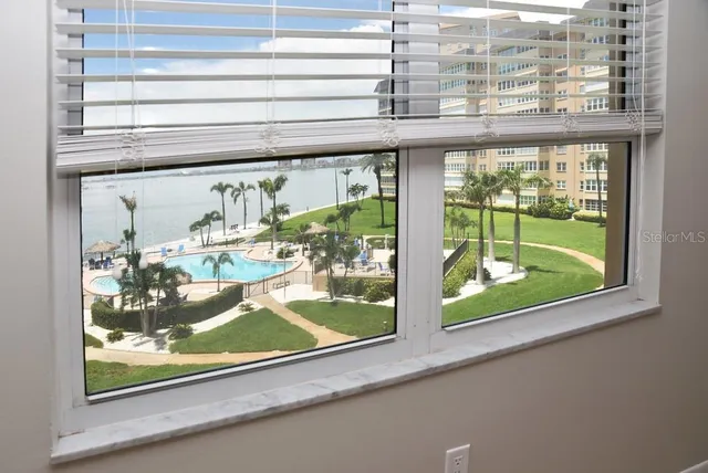 $3,100 | 5108 Brittany Drive South, Unit 405, St. Petersburg, FL 33715