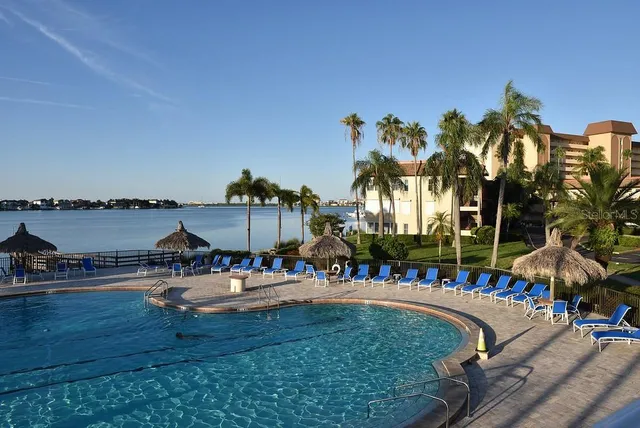 $3,100 | 5108 Brittany Drive South, Unit 405, St. Petersburg, FL 33715