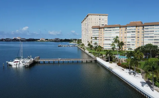 $3,100 | 5108 Brittany Drive South, Unit 405, St. Petersburg, FL 33715