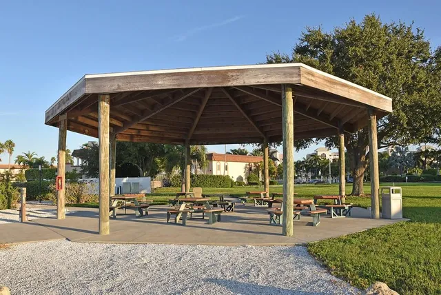 $3,100 | 5108 Brittany Drive South, Unit 405, St. Petersburg, FL 33715