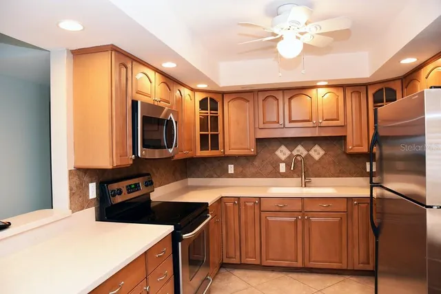 $3,100 | 5108 Brittany Drive South, Unit 405, St. Petersburg, FL 33715