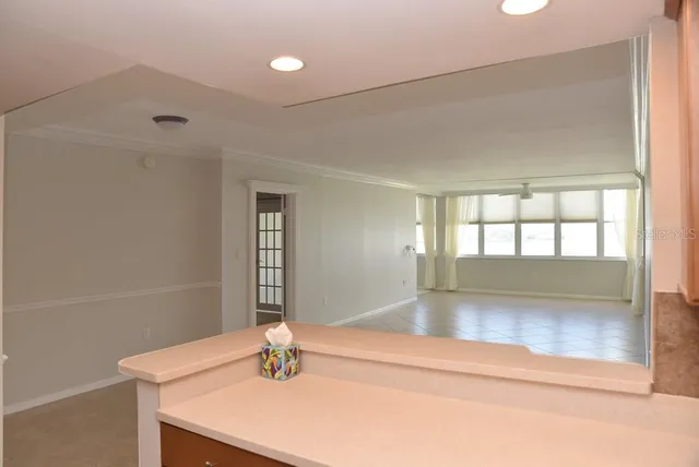 $3,100 | 5108 Brittany Drive South, Unit 405, St. Petersburg, FL 33715