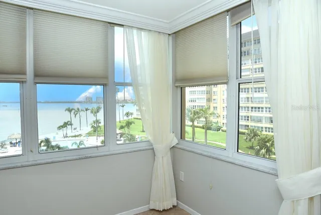$3,100 | 5108 Brittany Drive South, Unit 405, St. Petersburg, FL 33715