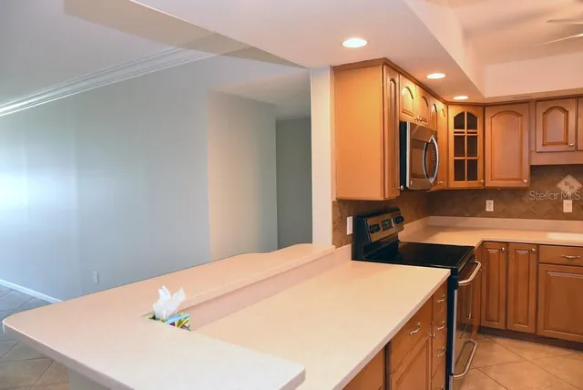 $3,100 | 5108 Brittany Drive South, Unit 405, St. Petersburg, FL 33715