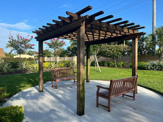 $3,100 | 5108 Brittany Drive South, Unit 405, St. Petersburg, FL 33715