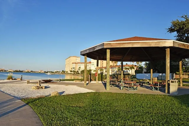 $3,100 | 5108 Brittany Drive South, Unit 405, St. Petersburg, FL 33715