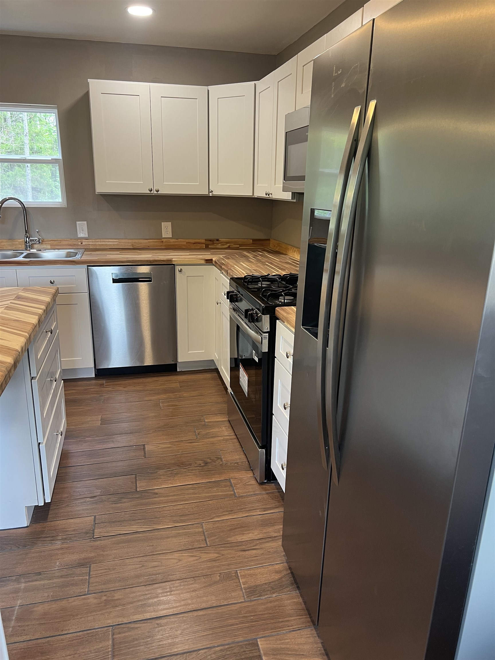 1525 Bullman Road Finger, TN 38334 - Photo 11 of 24 a kitchen with stainless steel appliances granite countertop a refrigerator a sink a stove and oven