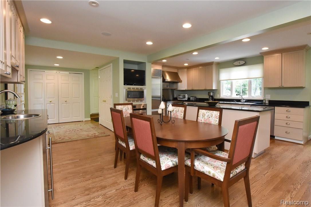 32135 Bingham Road Franklin, MI 48025 - Photo 17 of 47 Bing ham 32135_16.JPG