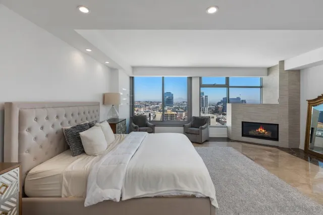 a view of entryway and kitchen