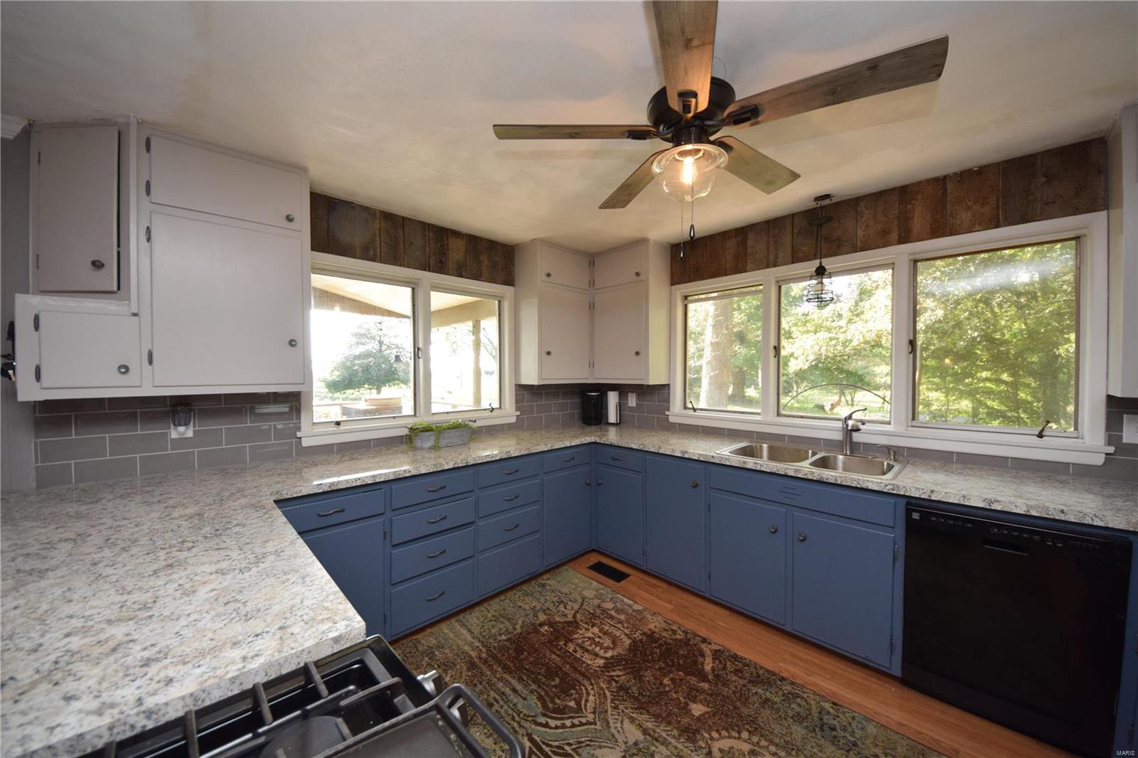 8160 Bivens Road Dorsey, IL 62021 - Photo 4 of 47