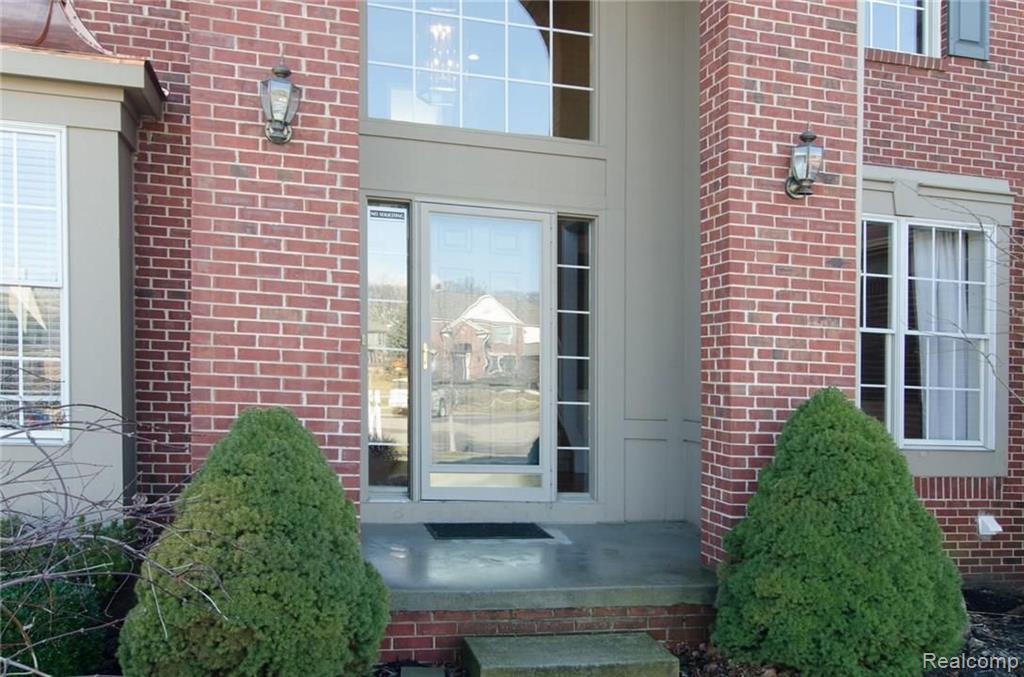 620 Bliss Drive Rochester Hills, MI 48307 - Photo 2 of 38