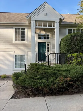 $2,500 | 2419 Oakfield Court, Unit 2419, Aurora, IL 60503