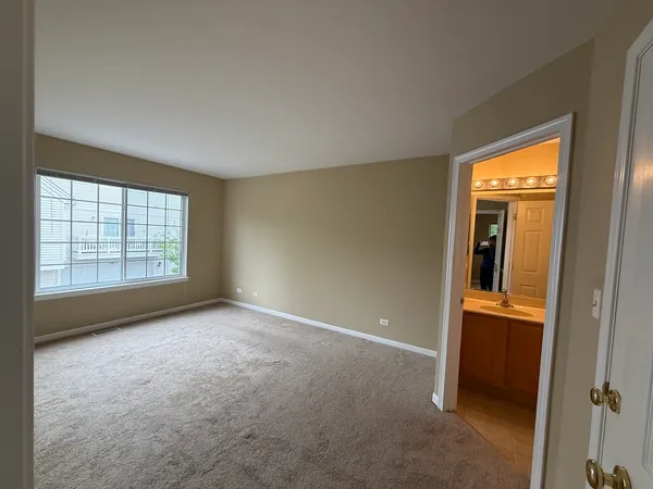 $2,500 | 2419 Oakfield Court, Unit 2419, Aurora, IL 60503