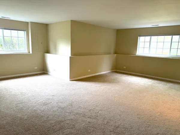 $2,500 | 2419 Oakfield Court, Unit 2419, Aurora, IL 60503