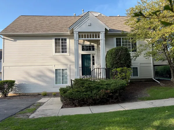 $2,500 | 2419 Oakfield Court, Unit 2419, Aurora, IL 60503