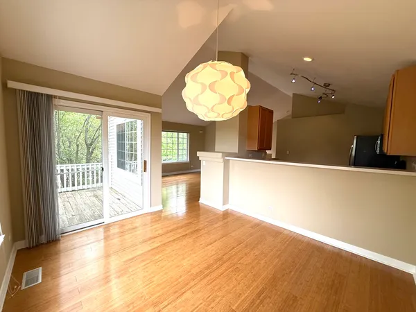 $2,500 | 2419 Oakfield Court, Unit 2419, Aurora, IL 60503