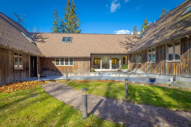 $1,000,000 | 15 Southwest Harbor Road, Deer Isle, ME 04627