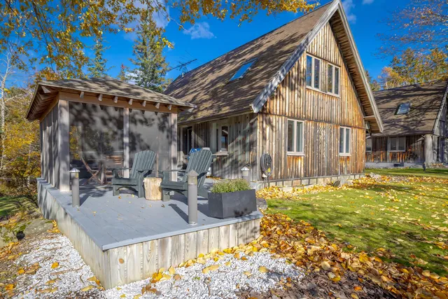 $1,000,000 | 15 Southwest Harbor Road, Deer Isle, ME 04627