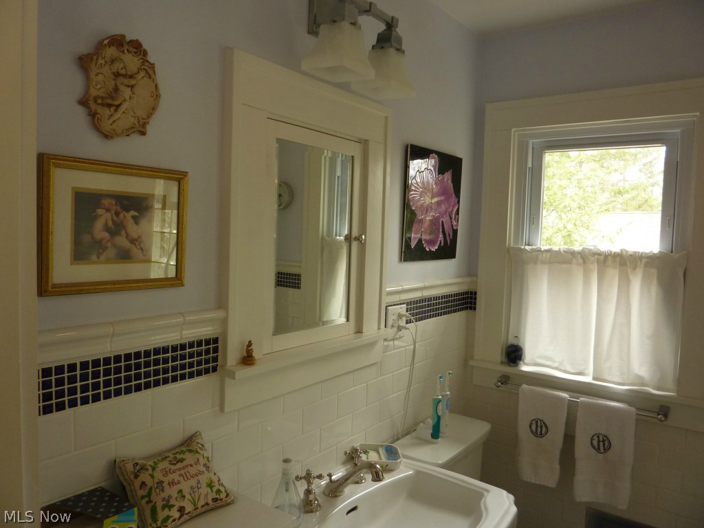 997 Roanoke Road Cleveland Heights, OH 44121 - Photo 6 of 25
