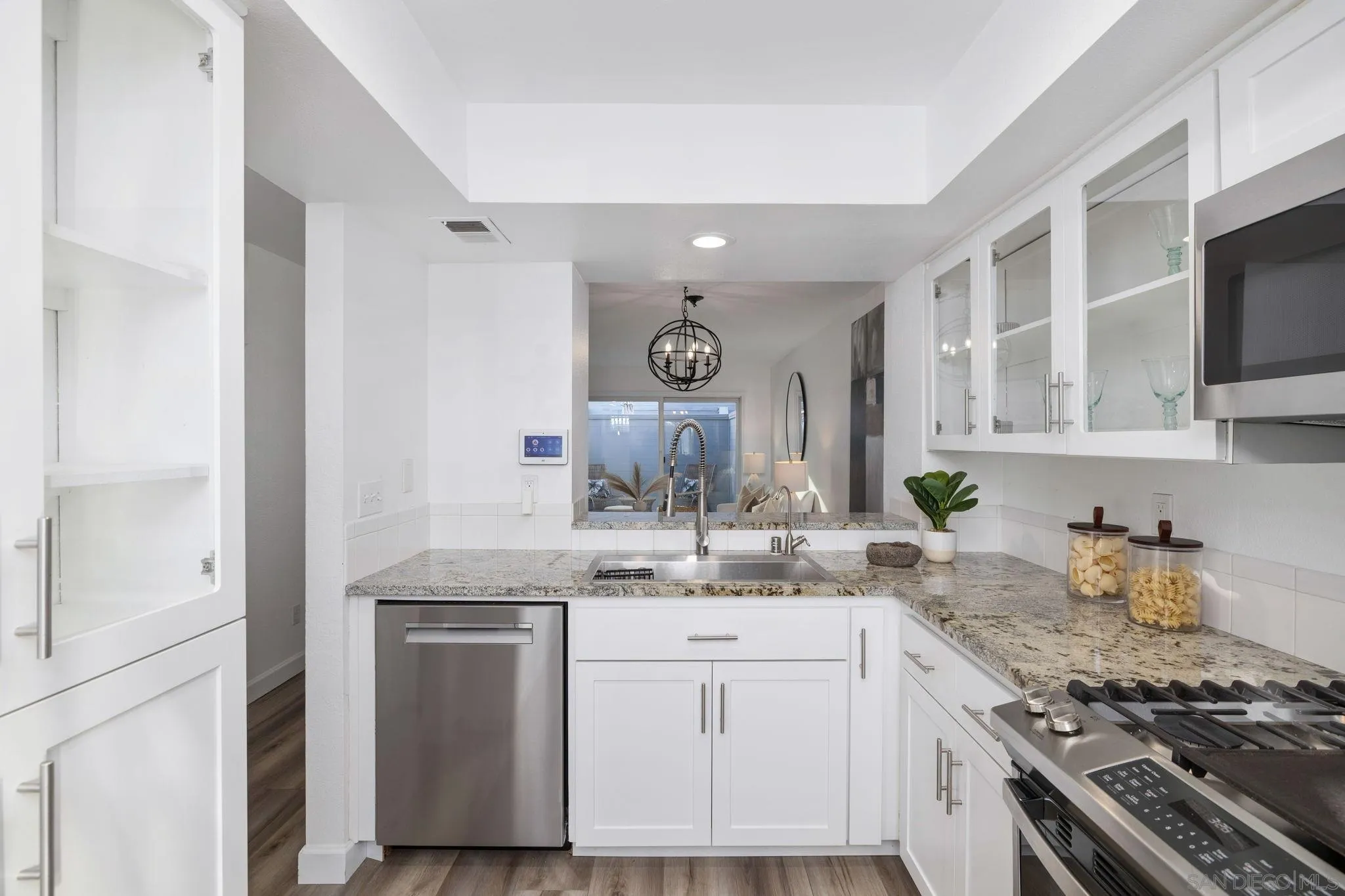 959 Intrepid Court Del Mar, CA 92014 - Photo 4 of 33