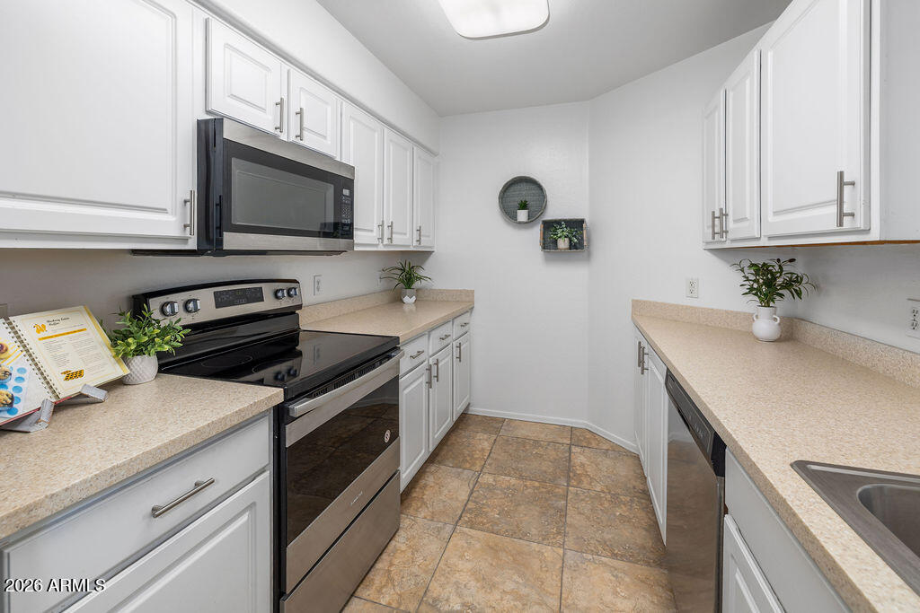 1287 North Alma School Road, Unit 123 Chandler, AZ 85224 - Photo 5 of 26 a kitchen with a sink and a stove top oven