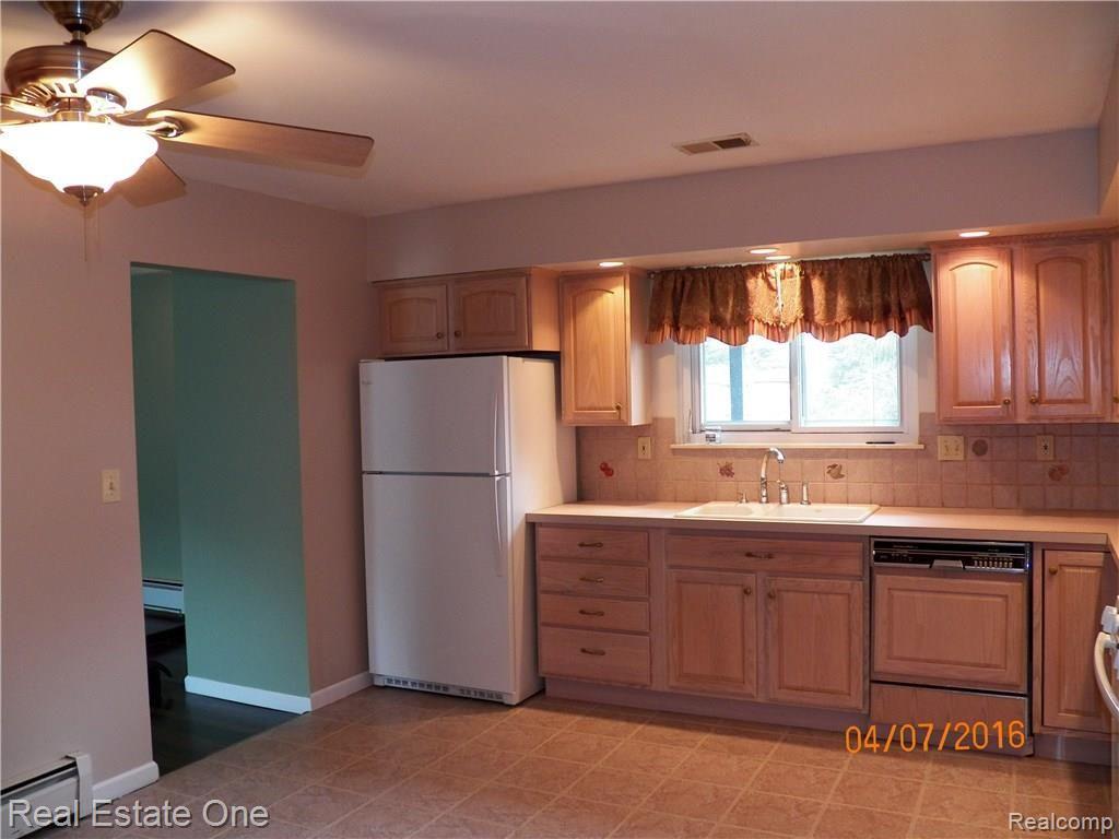 47700 Bemis Road Belleville, MI 48111 - Photo 5 of 34