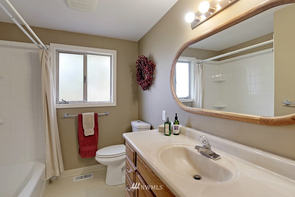 10216 242nd Place Southwest Edmonds, WA 98020 - Photo 11 of 19