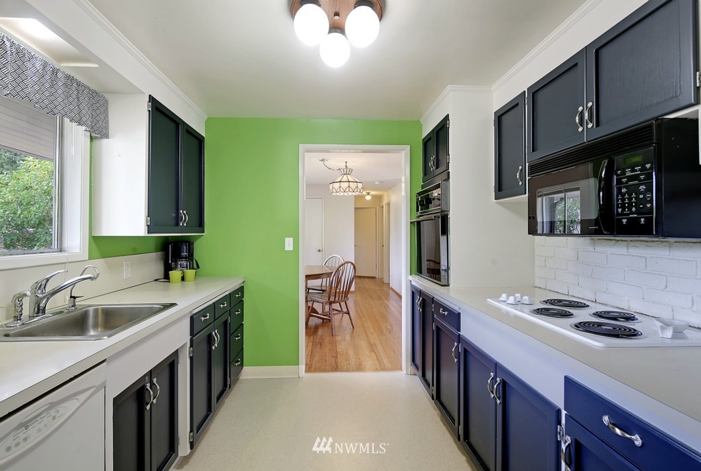 10216 242nd Place Southwest Edmonds, WA 98020 - Photo 5 of 19