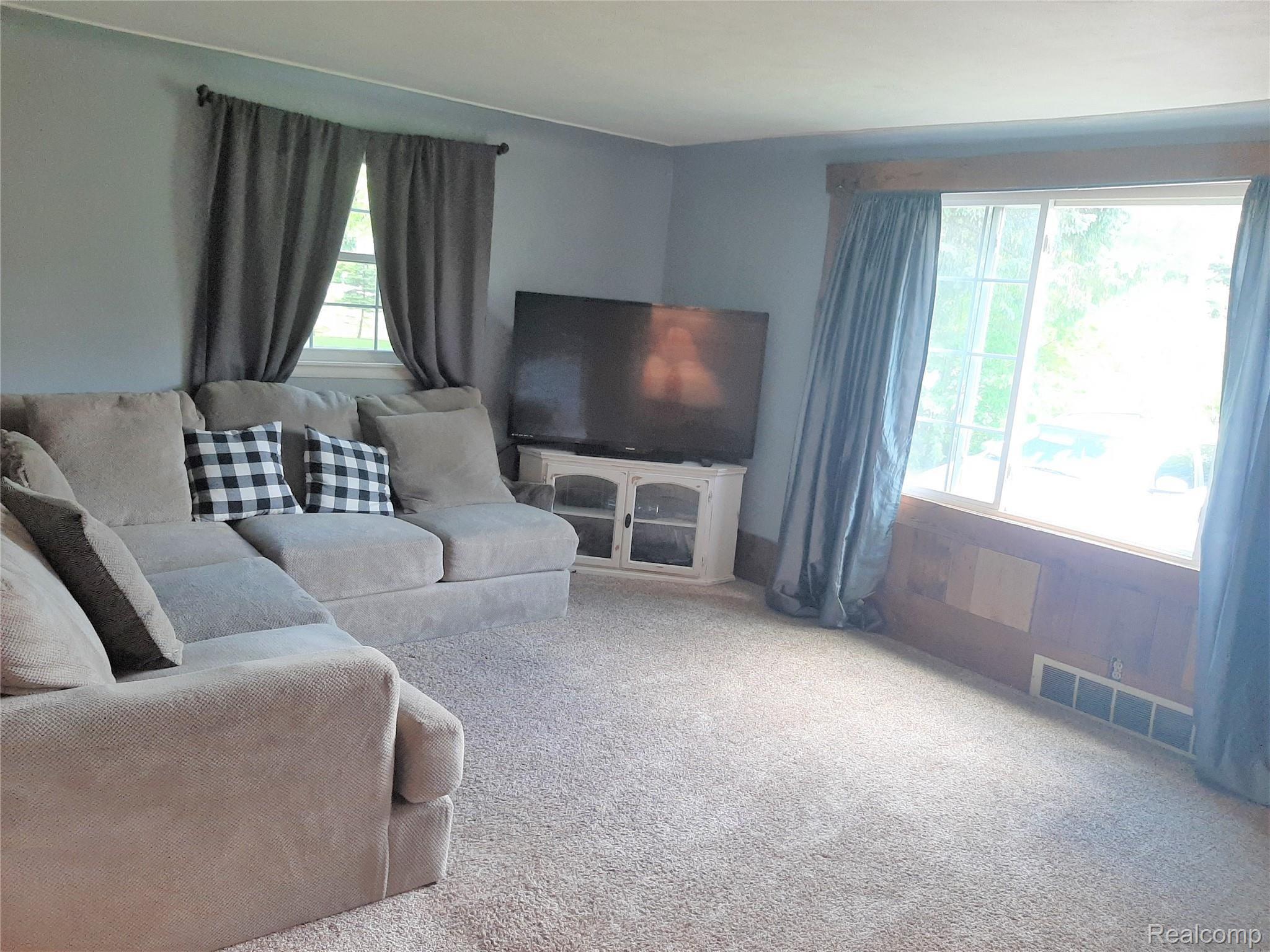 9197 Neff Road Clio, MI 48420 - Photo 9 of 19 Large living room
