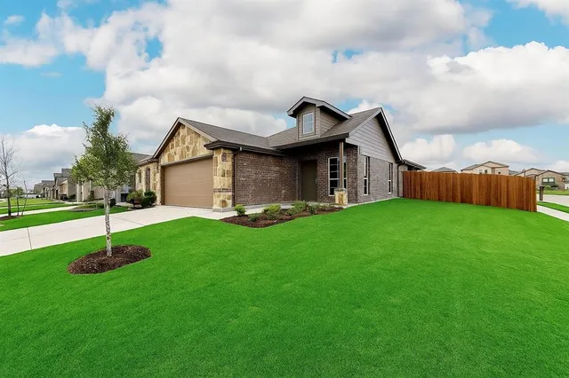 $1,750 | 810 Shear Drive, Royse City, TX 75189