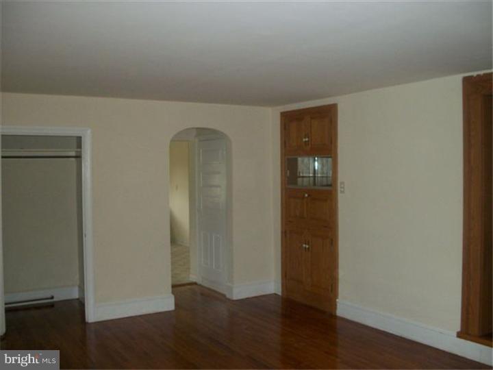 432 Fretz Road Perkasie, PA 18944 - Photo 9 of 25 Living Room