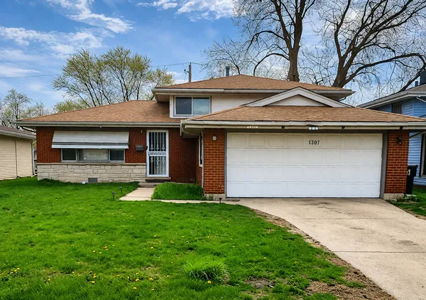 $179,900 | 1307 Prince Drive, South Holland, IL 60473
