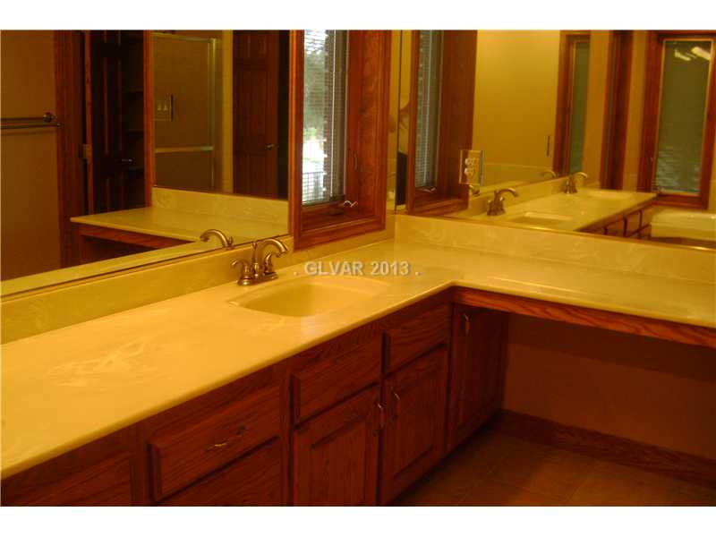 602 St Andrews Road Henderson, NV 89015 - Photo 6 of 18 Master Bath/Spa.
