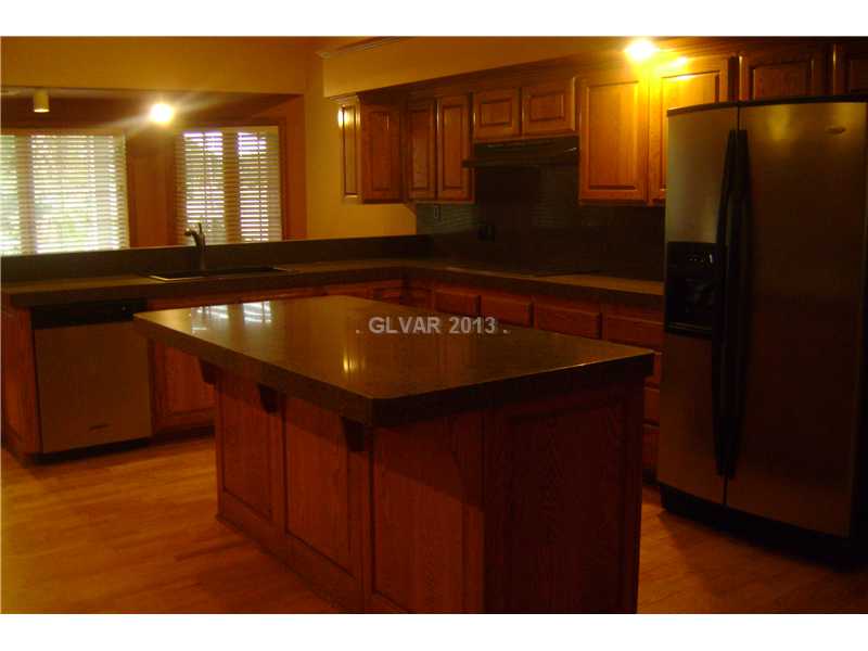 602 St Andrews Road Henderson, NV 89015 - Photo 9 of 18 Kitchen.