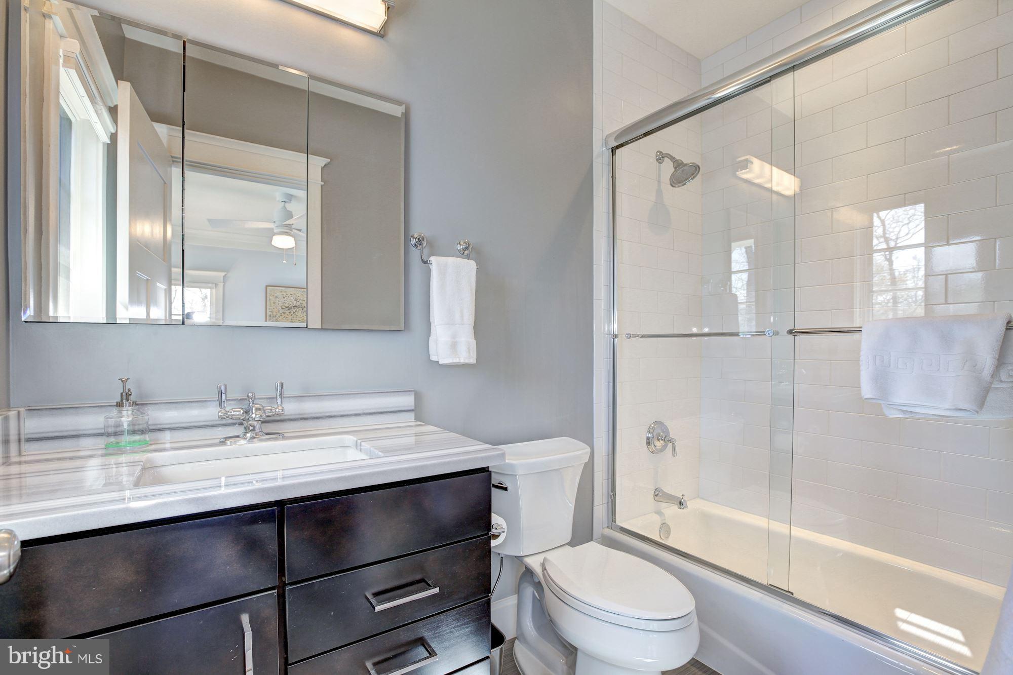 4957 Rock Spring Road Arlington, VA 22207 - Photo 18 of 31 Bath